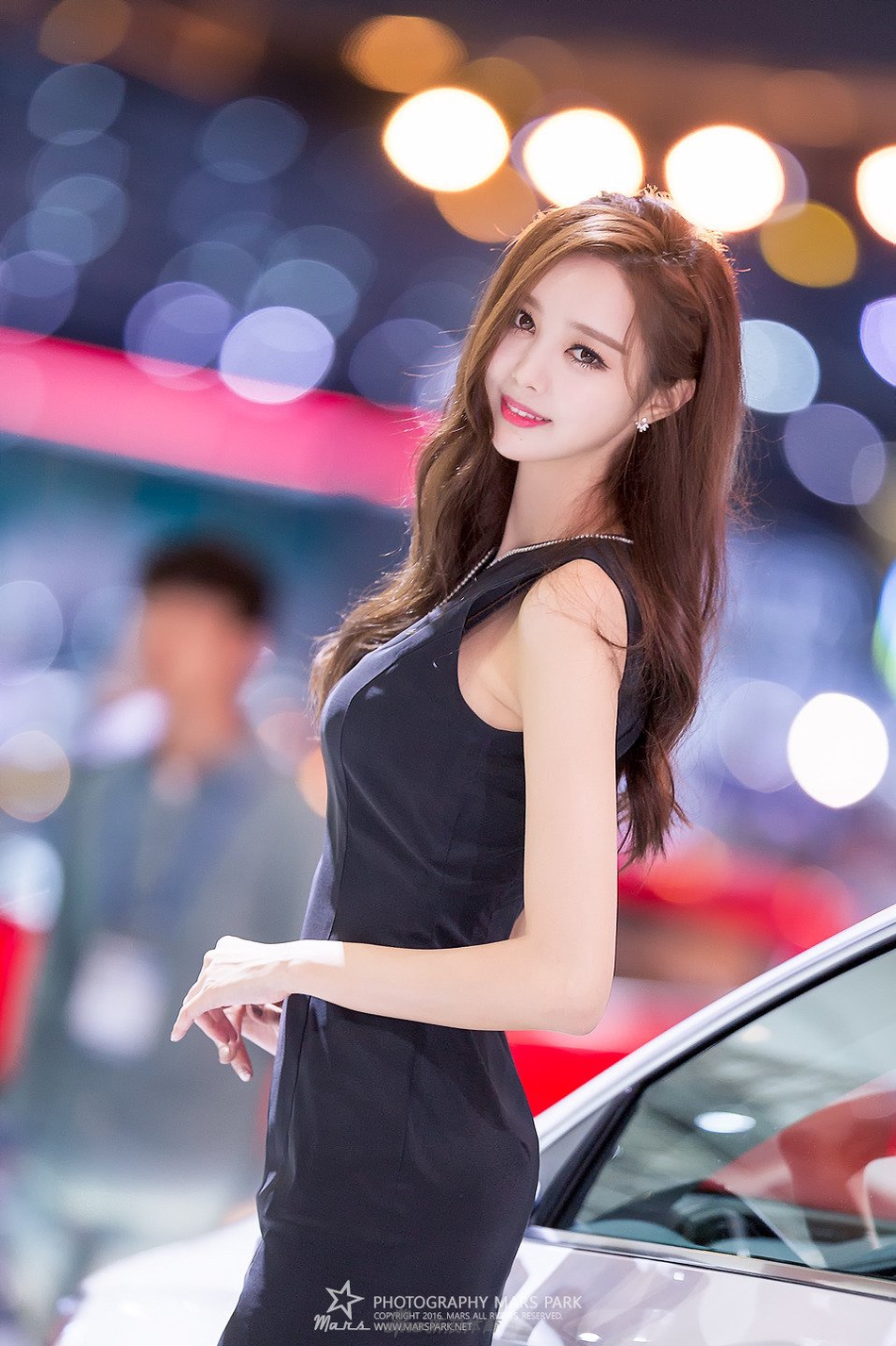 韩国气质车模郑恩惠美艳动人