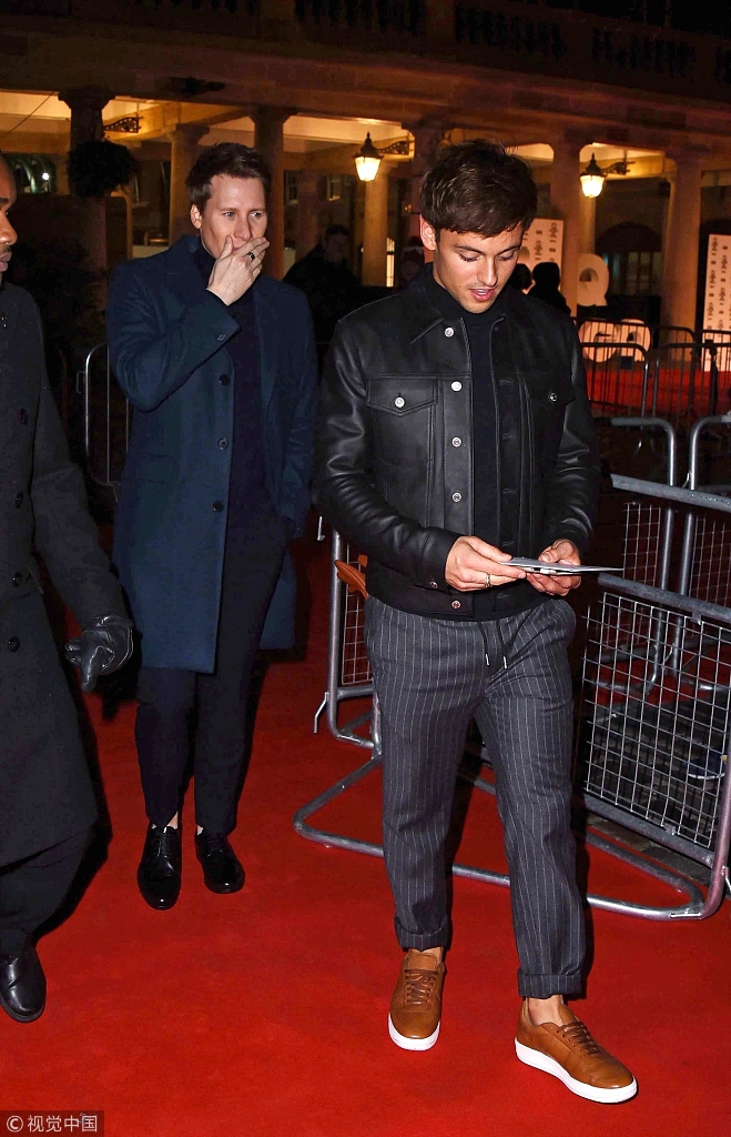 跳水金童戴利与丈夫出席活动