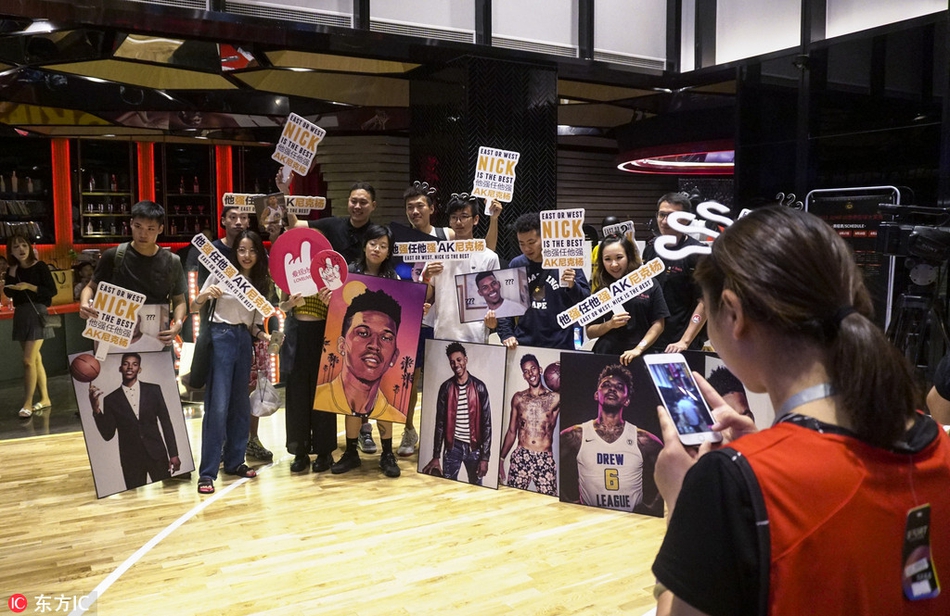 尼克扬中国行又又又贡献表情包