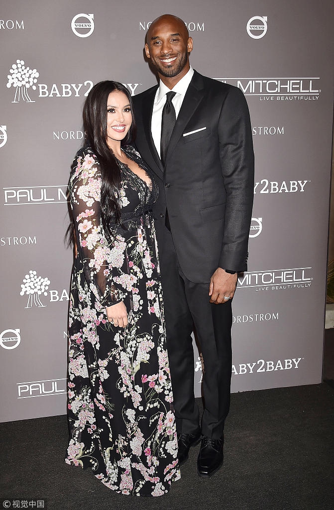 科比携爱妻出席活动