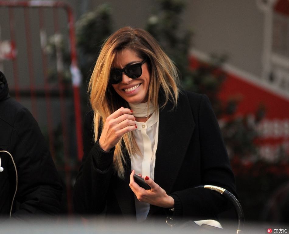 艾达-耶斯彼卡与友人逛街