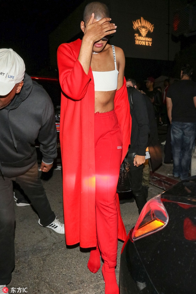 EJ约翰逊一身红+吊带背心火辣