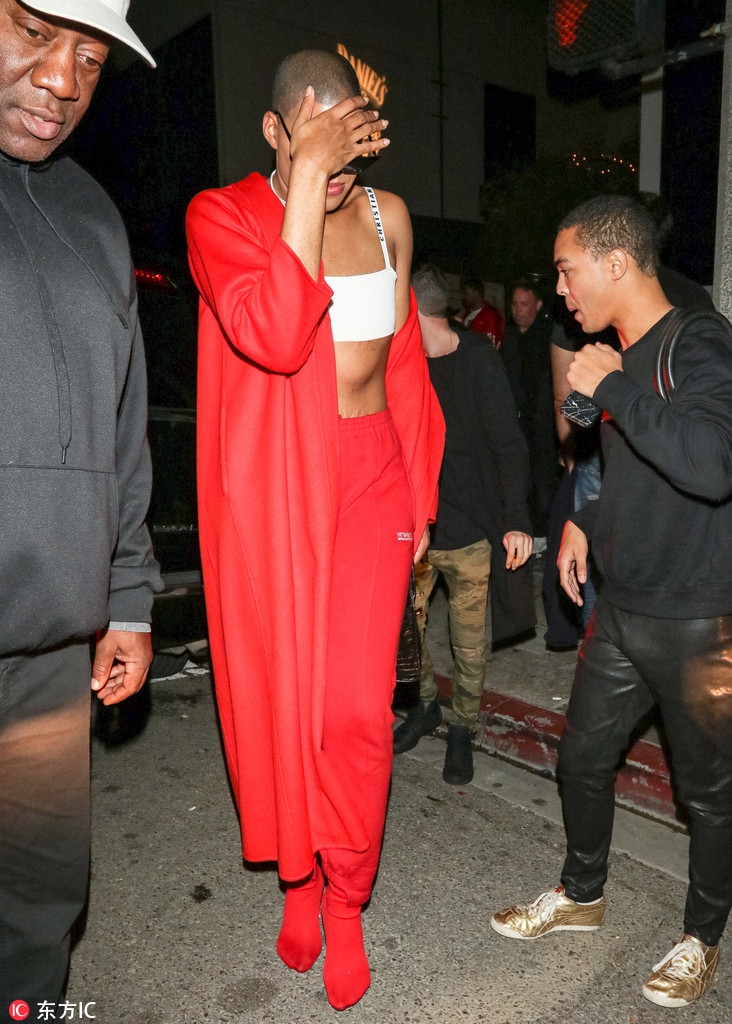 EJ约翰逊一身红+吊带背心火辣