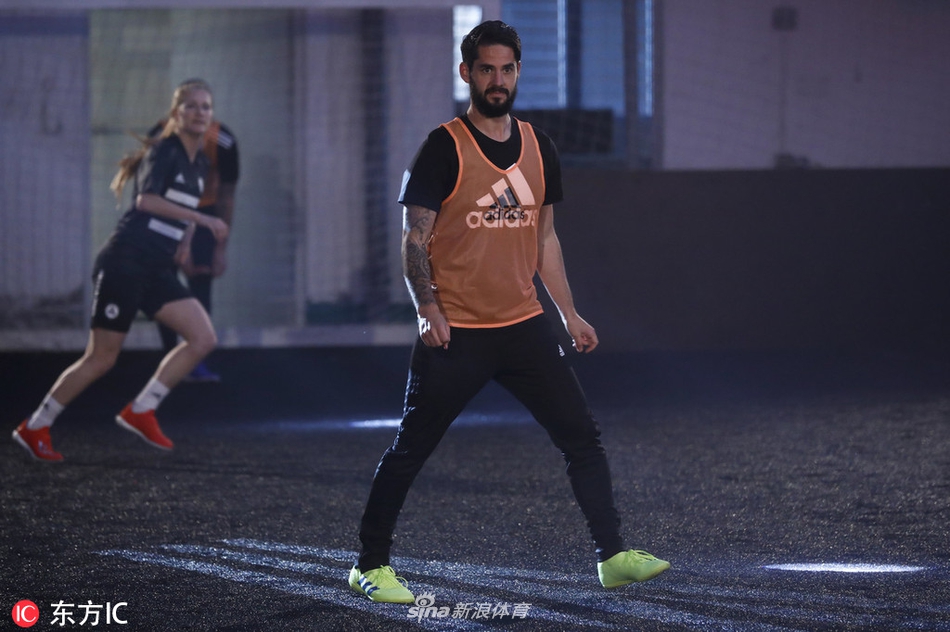 伊斯科参加品牌宣传活动