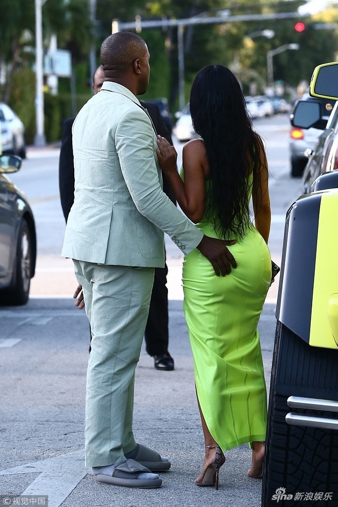 仙女不用走！卡戴珊上下车被老公公主抱