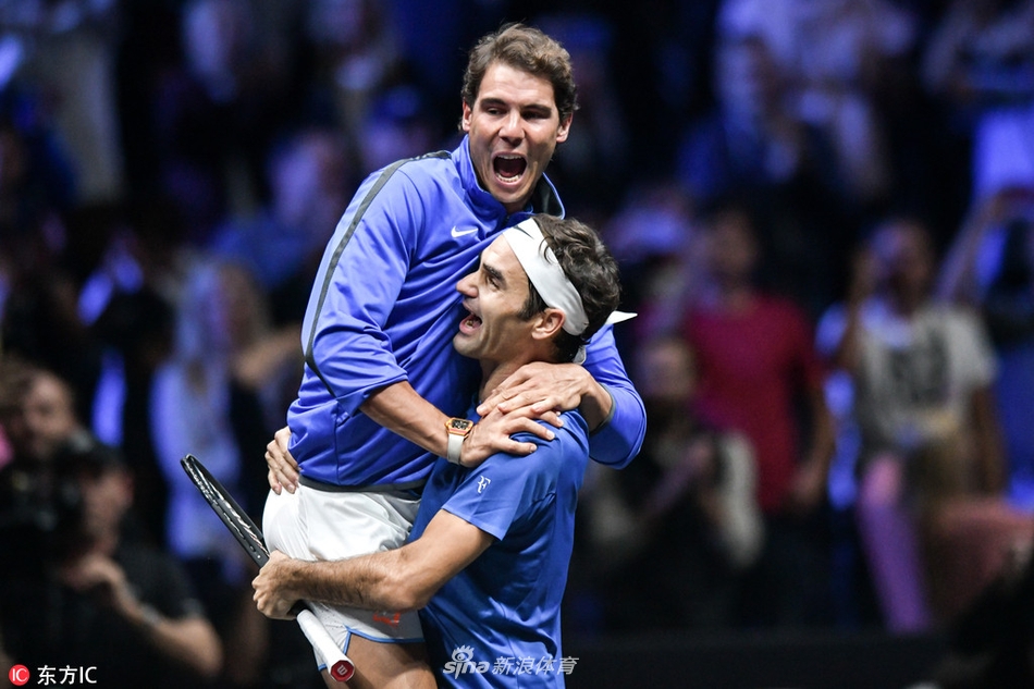 纳达尔基情拥抱费德勒