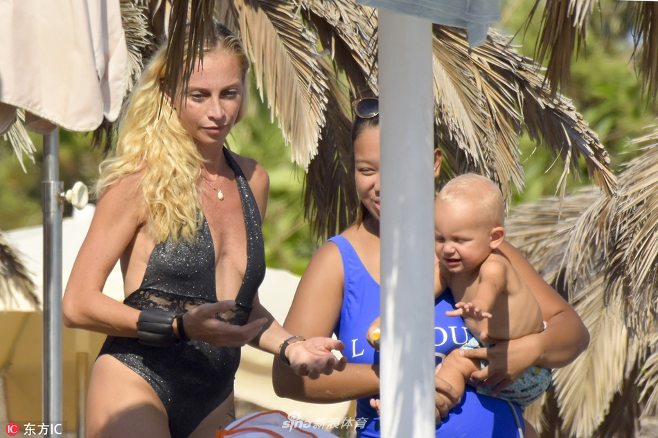 不忍直视！皮尔洛水中嬉戏尽情放飞自我