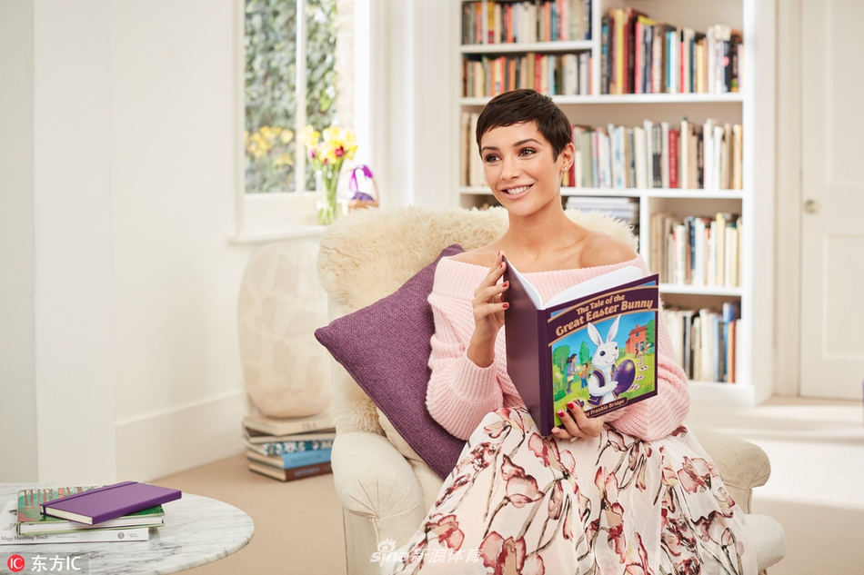 枕边红颜：韦恩-布里奇娇妻性感热辣