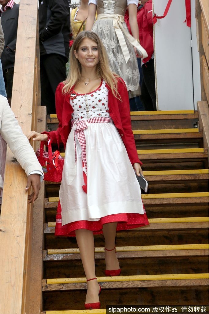 胡梅尔斯娇妻凯西-费舍尔