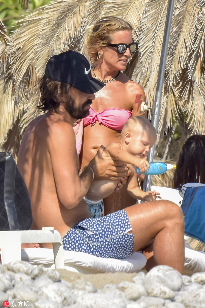 不忍直视！皮尔洛水中嬉戏尽情放飞自我