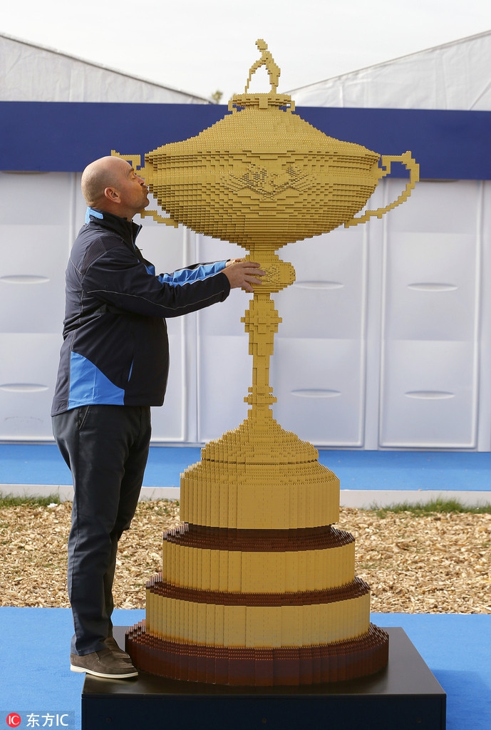 乐高制作巨大莱德杯奖杯亮相赛场