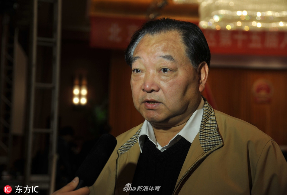 许海峰出席会议