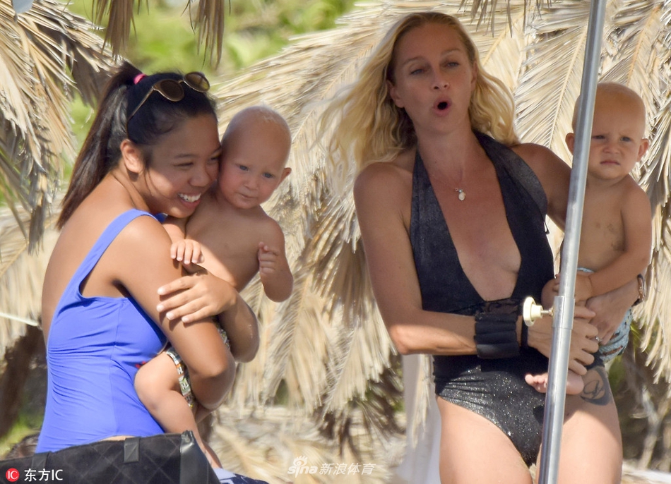 不忍直视！皮尔洛水中嬉戏尽情放飞自我