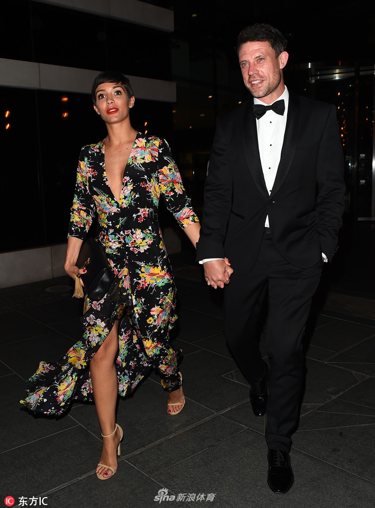 枕边红颜：韦恩-布里奇娇妻性感热辣