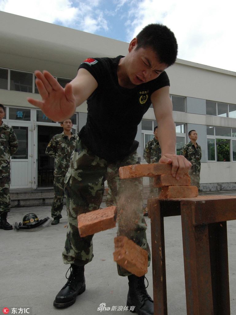 绝技在民间:徒手劈砖