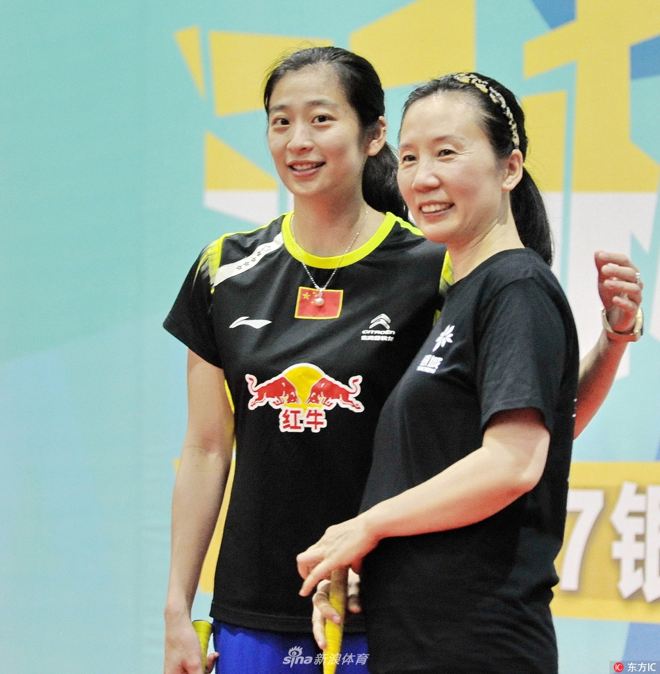 江苏南京,有着体坛第一美女之称的羽毛球前国手,世界冠军王琳来到南京