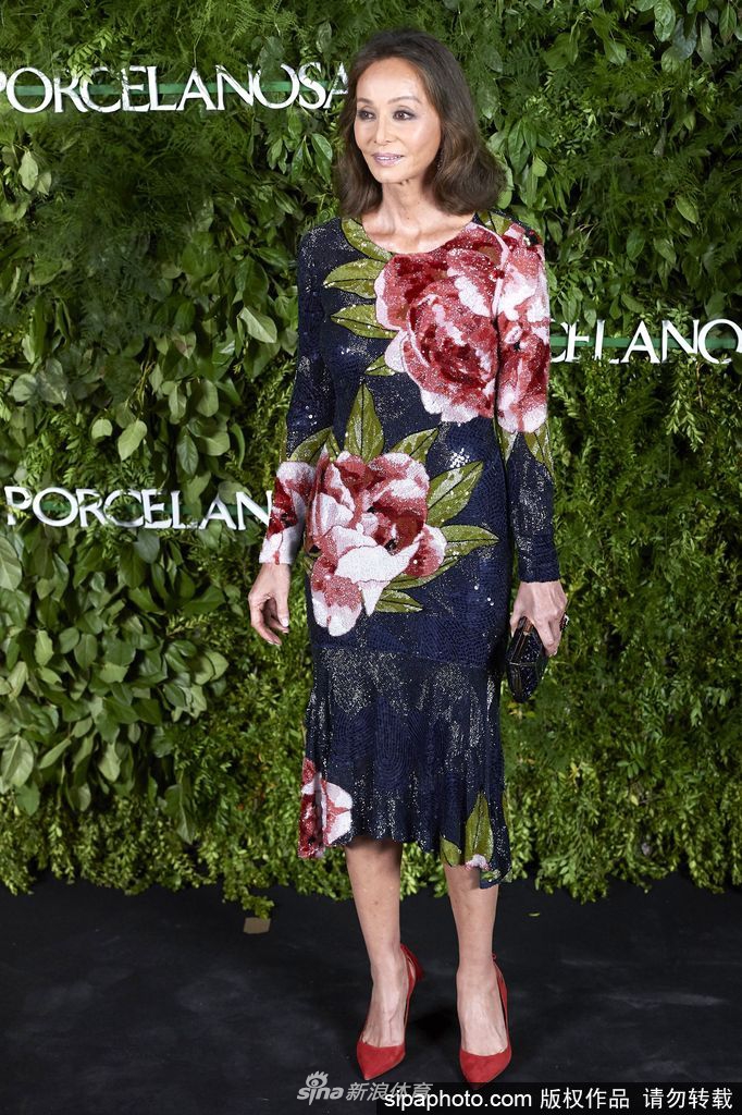 库尔尼科娃婆婆年过六旬身材纤细似少女