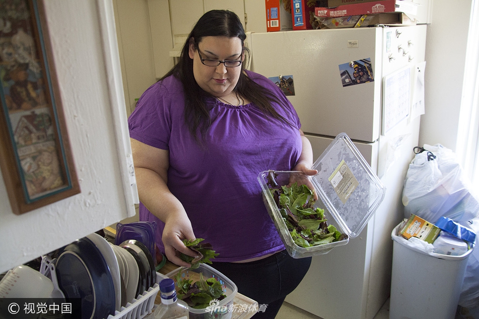 美国600斤女子减182斤备孕 曾用漏斗喂食