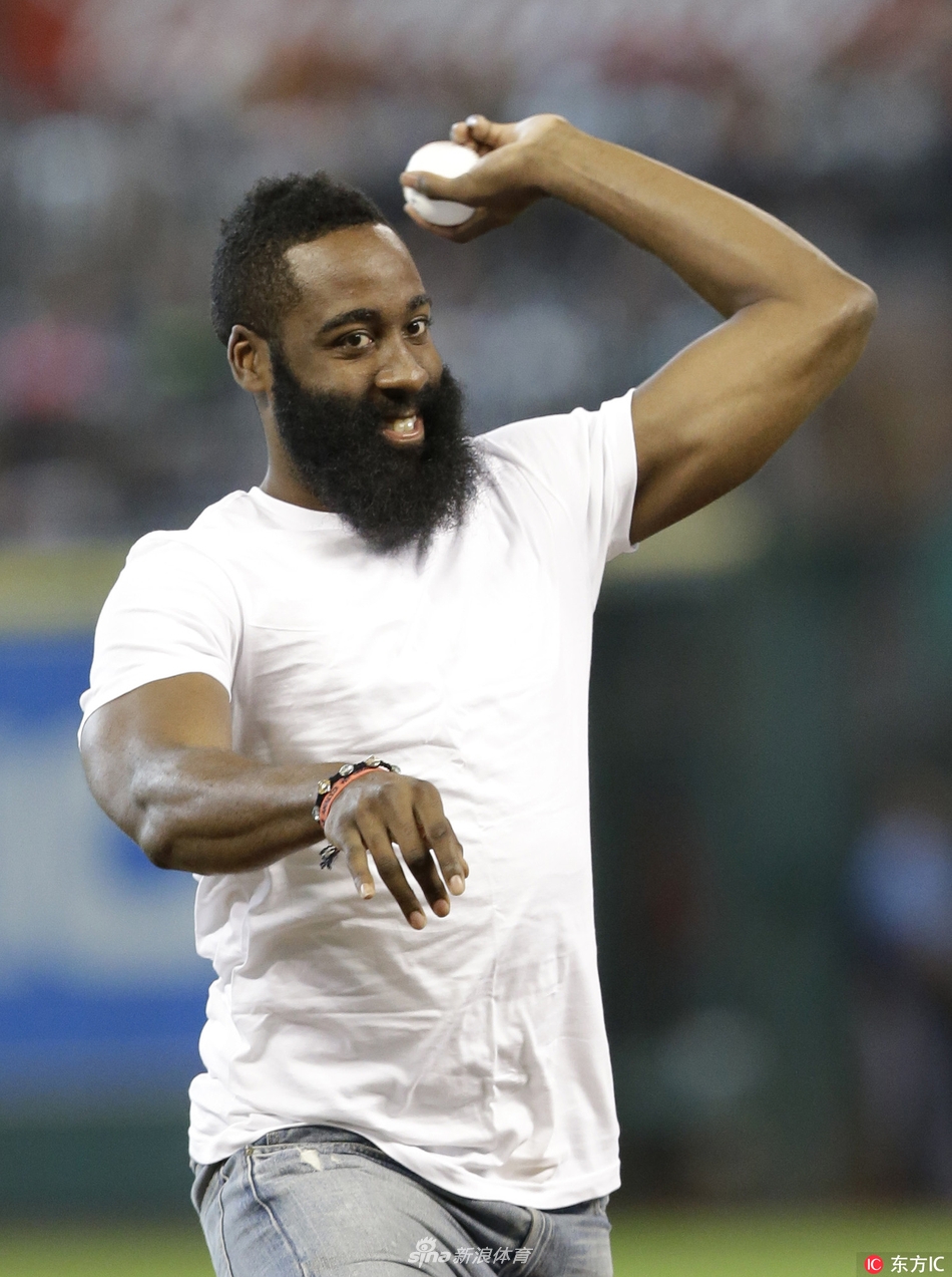 变瘦变时尚!新肌肉男哈登的街拍秀