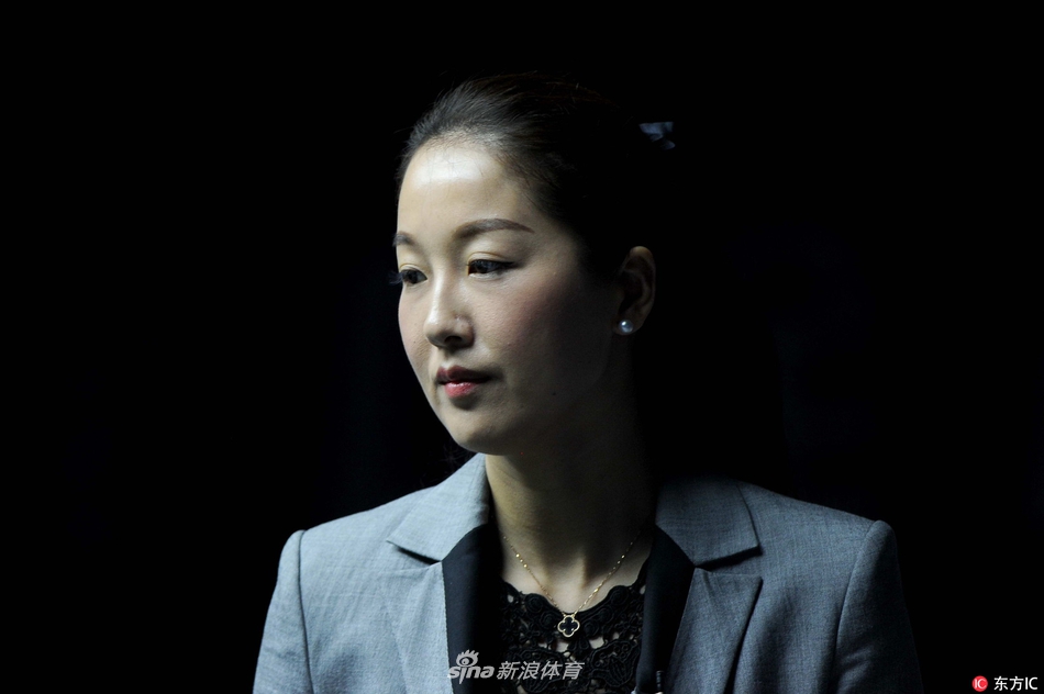 斯诺克世界杯中国美女裁判诸瑛成靓丽风景