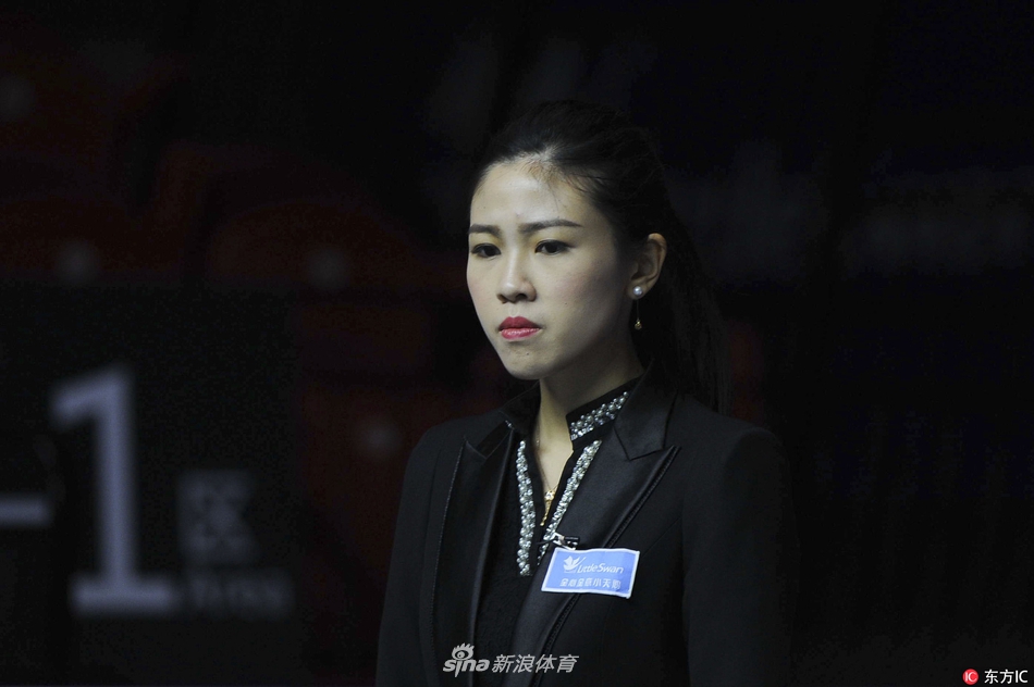 斯诺克世界杯中国美女裁判帅气执法