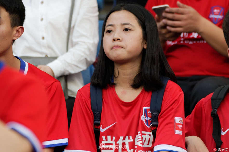 渝美人!力帆女球迷艳压四方