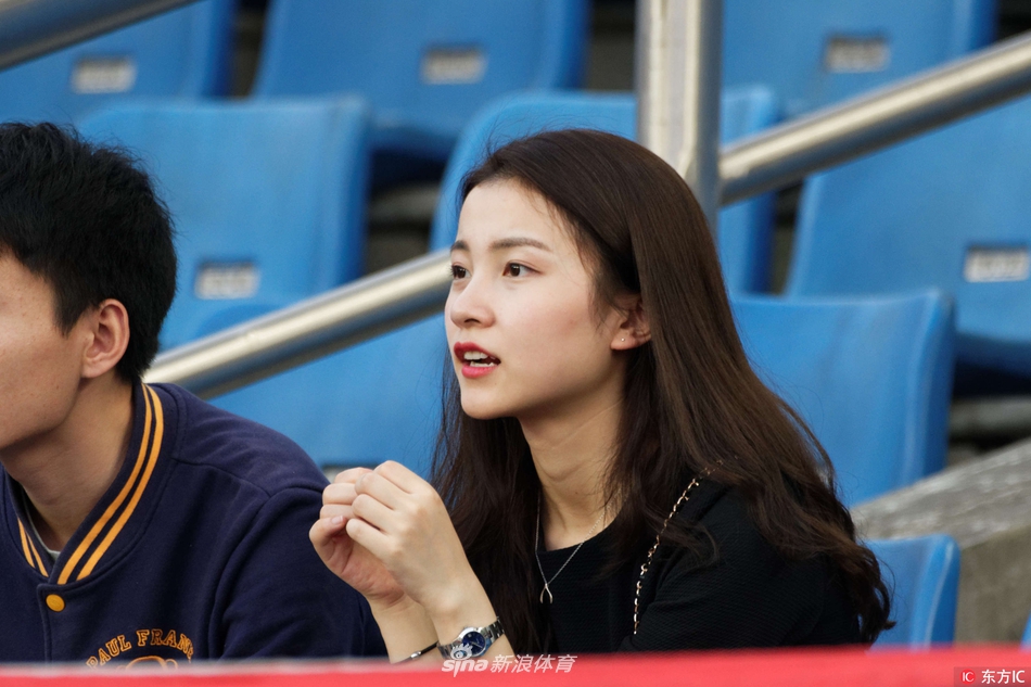 渝美人!力帆女球迷艳压四方