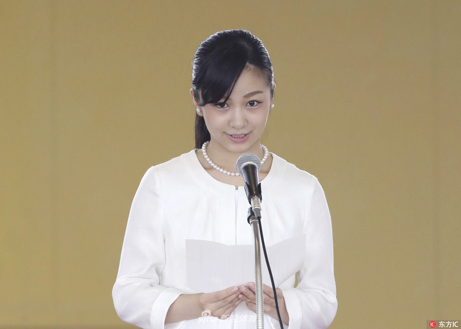 日本佳子公主出席马术比赛开幕式白衣蓝裙