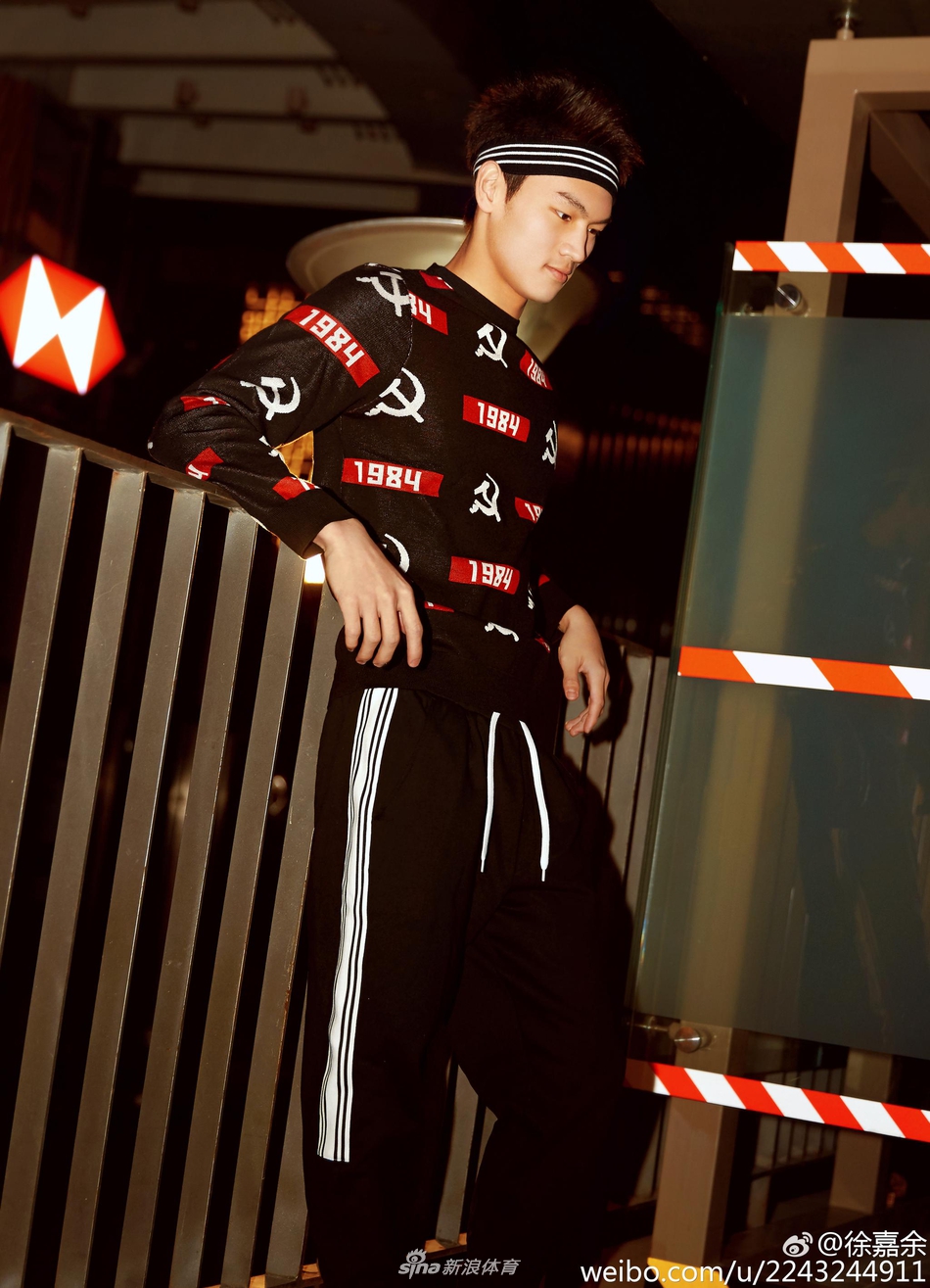 泳坛小鲜肉!新科世锦赛冠军徐嘉余型男本色