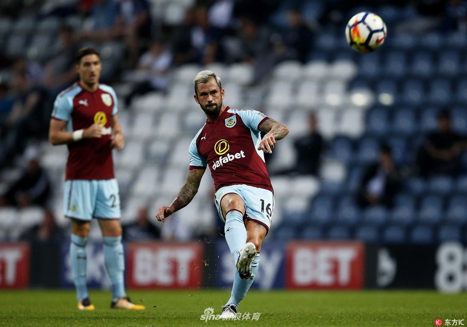 足球热身赛普雷斯顿1-2伯恩利