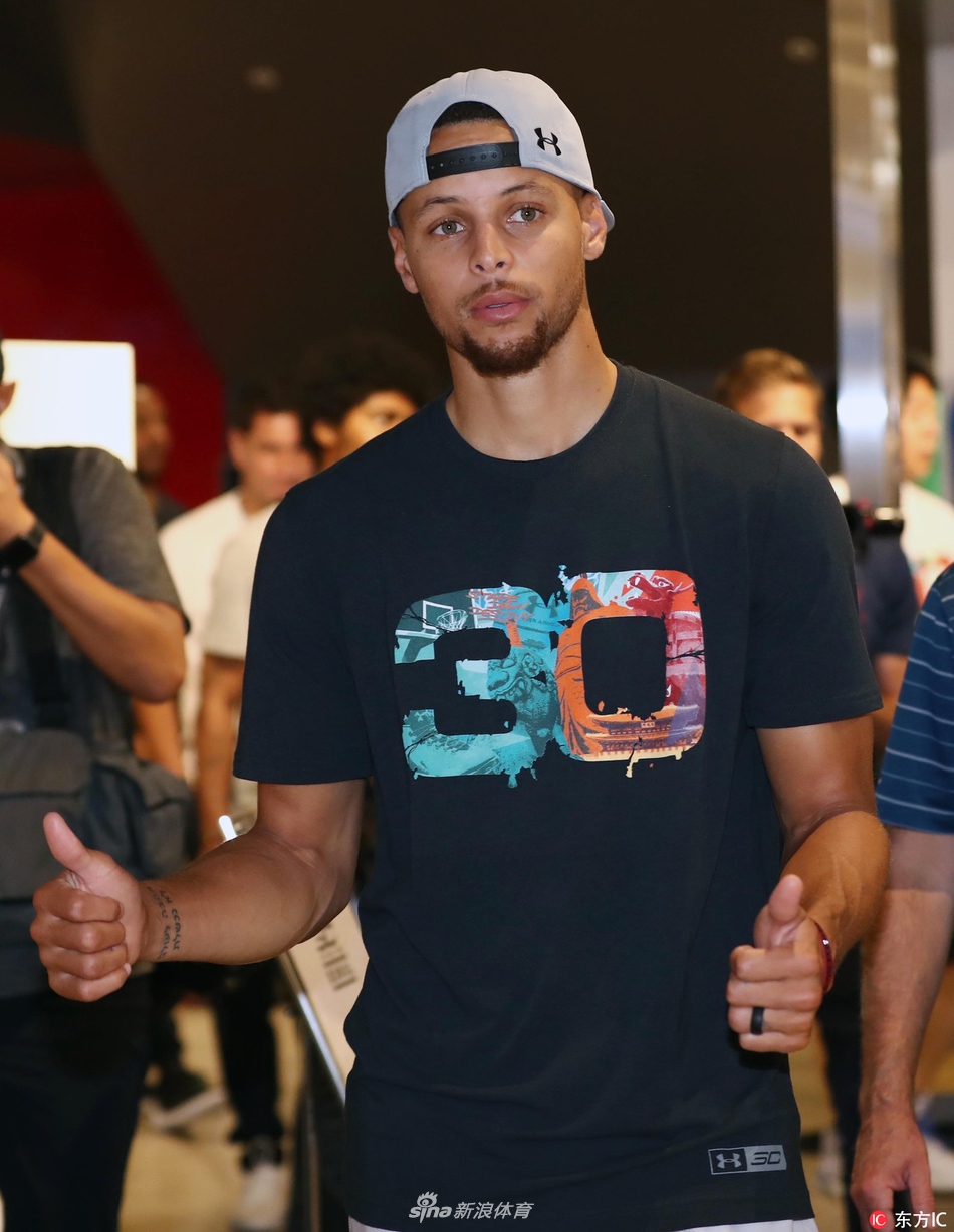 库里韩国行收获颇丰定制蛋糕 创意t恤