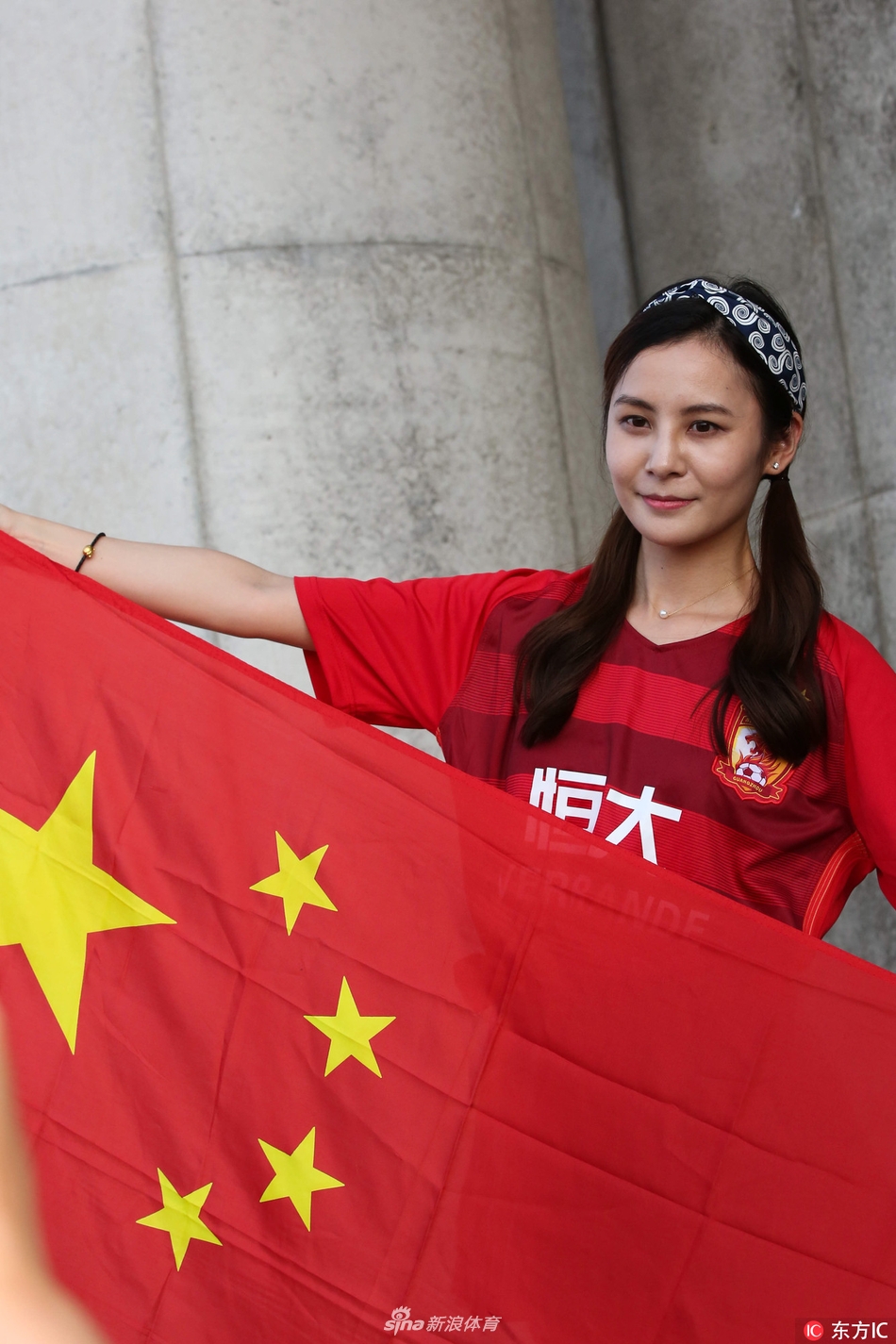 靓爆!清纯又妖娆的恒大美女球迷