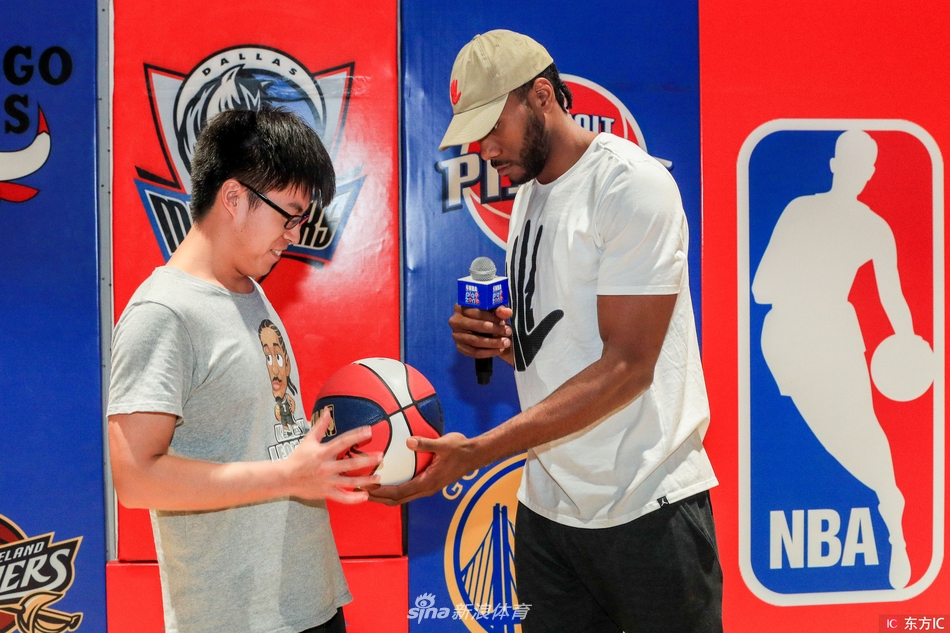 莱昂纳德中国行上海站与球迷互动