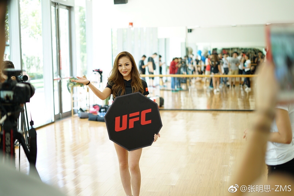 ufc中国举牌女郎选拔赛选手美照