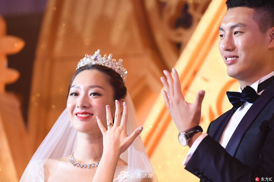 翟晓川与杨思雨举办婚礼_高清图集_新浪网