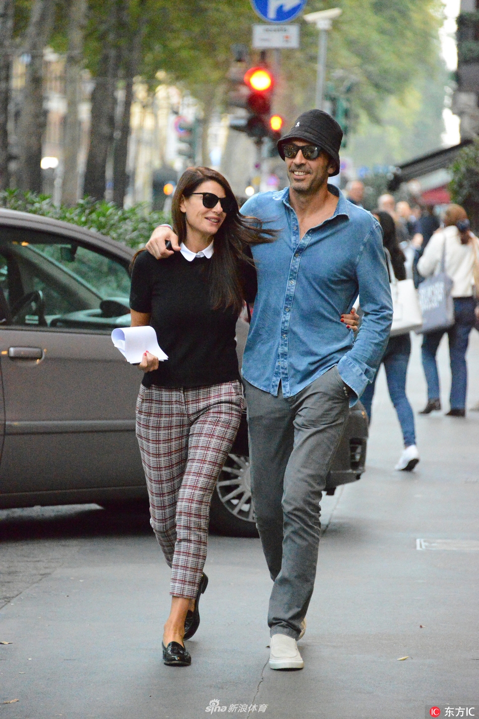 布冯与女友外出勾肩搭背爱意浓_高清图集_新浪网