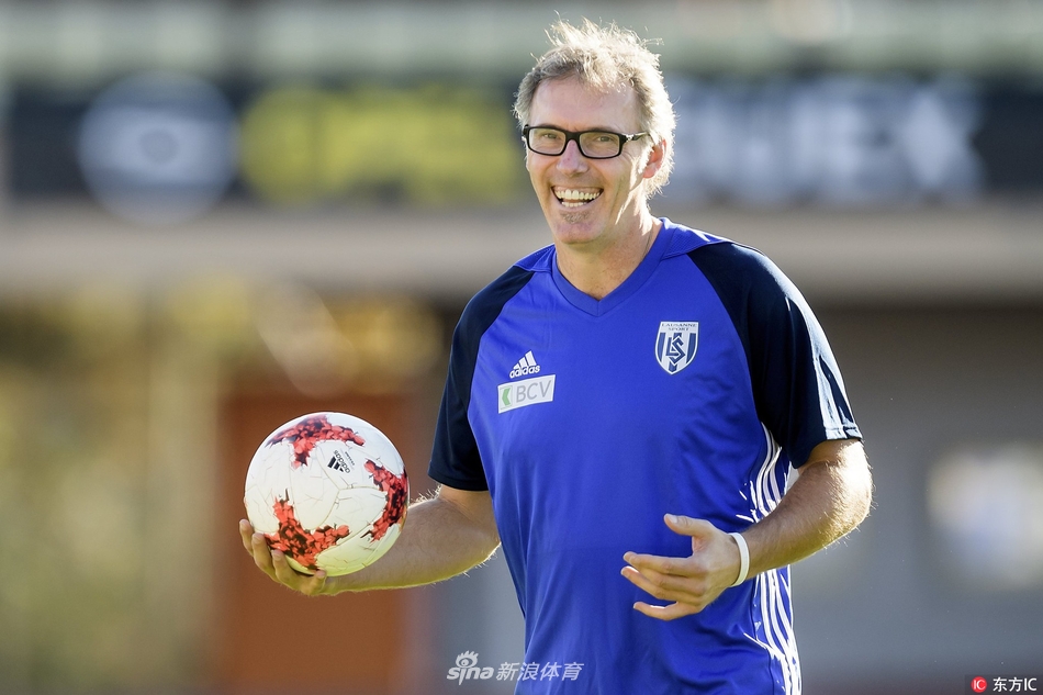 布兰科现身瑞士洛桑