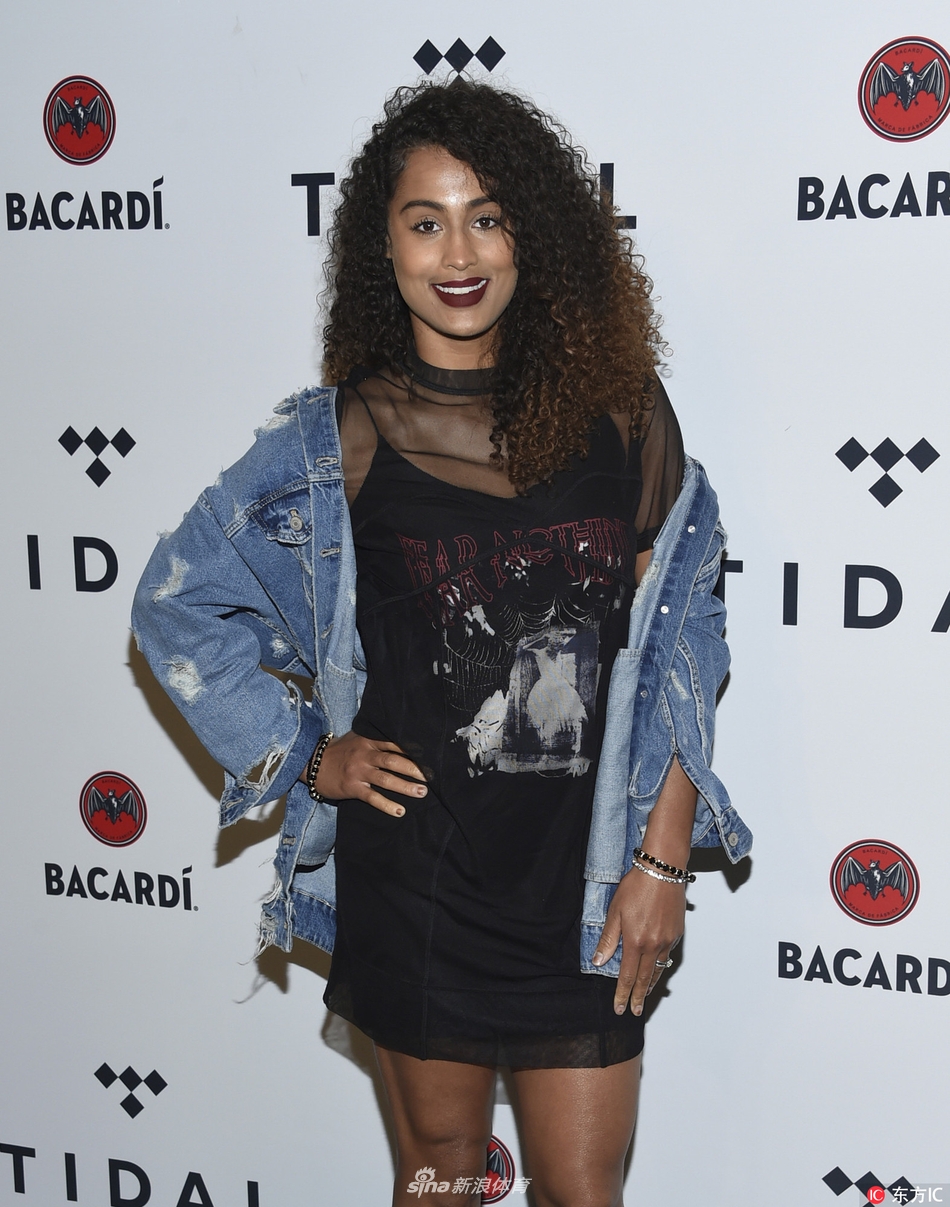 wnba美女狄金斯参加活动