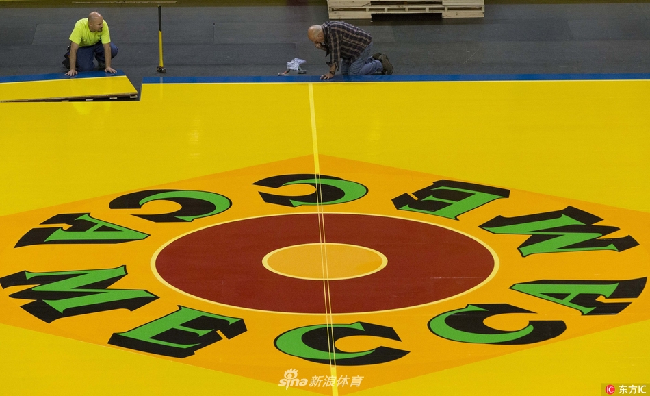 雄鹿主场更换复古地板