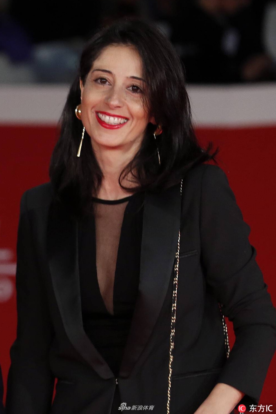 卡布里尼携娇妻亮相红毯