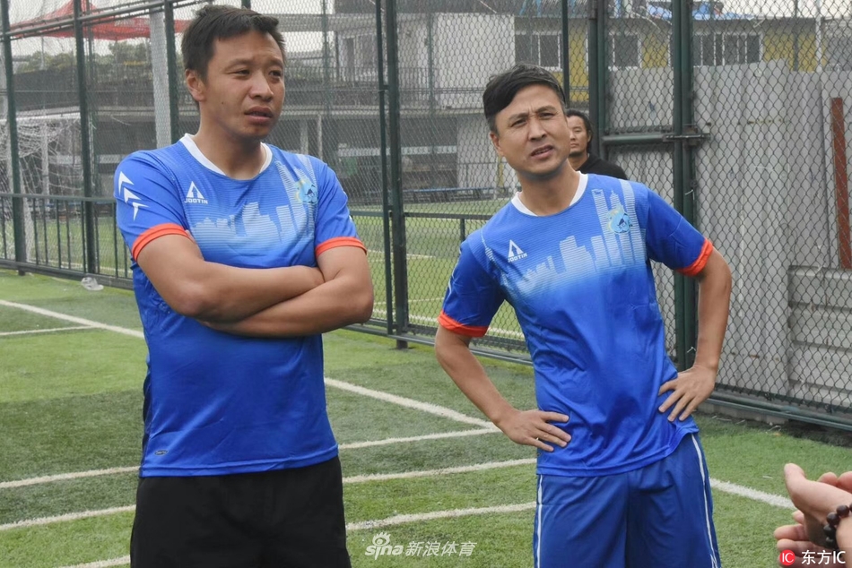 祁宏现身上海老克勒球队_高清图集_新浪网