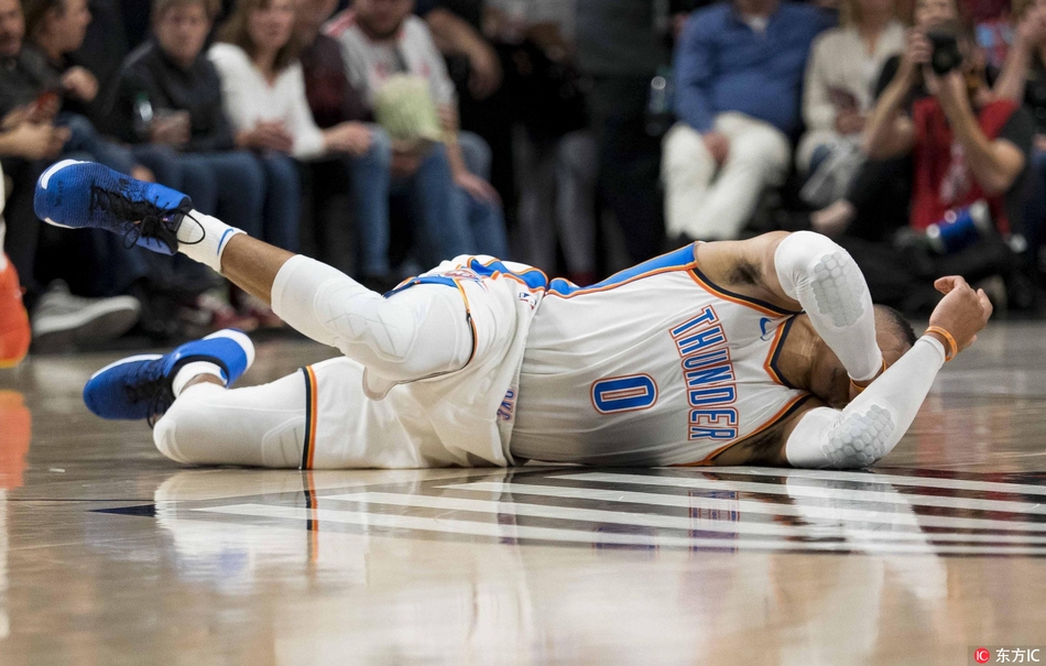 [常规赛]开拓者103-99雷霆 威少受伤痛苦倒地