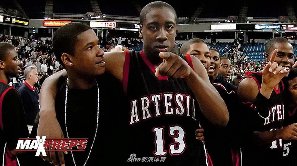 2.幼年坎坷，目前尚与父亲绝交