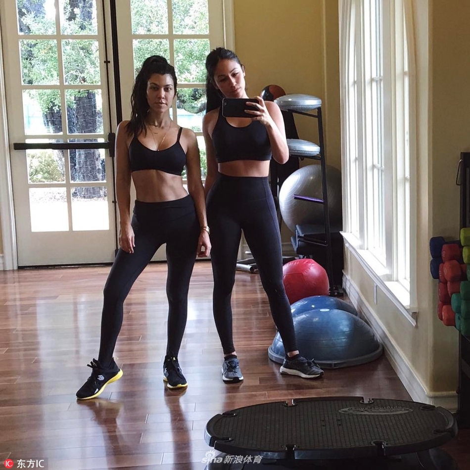健身女神：卡戴珊大姐身材最匀称