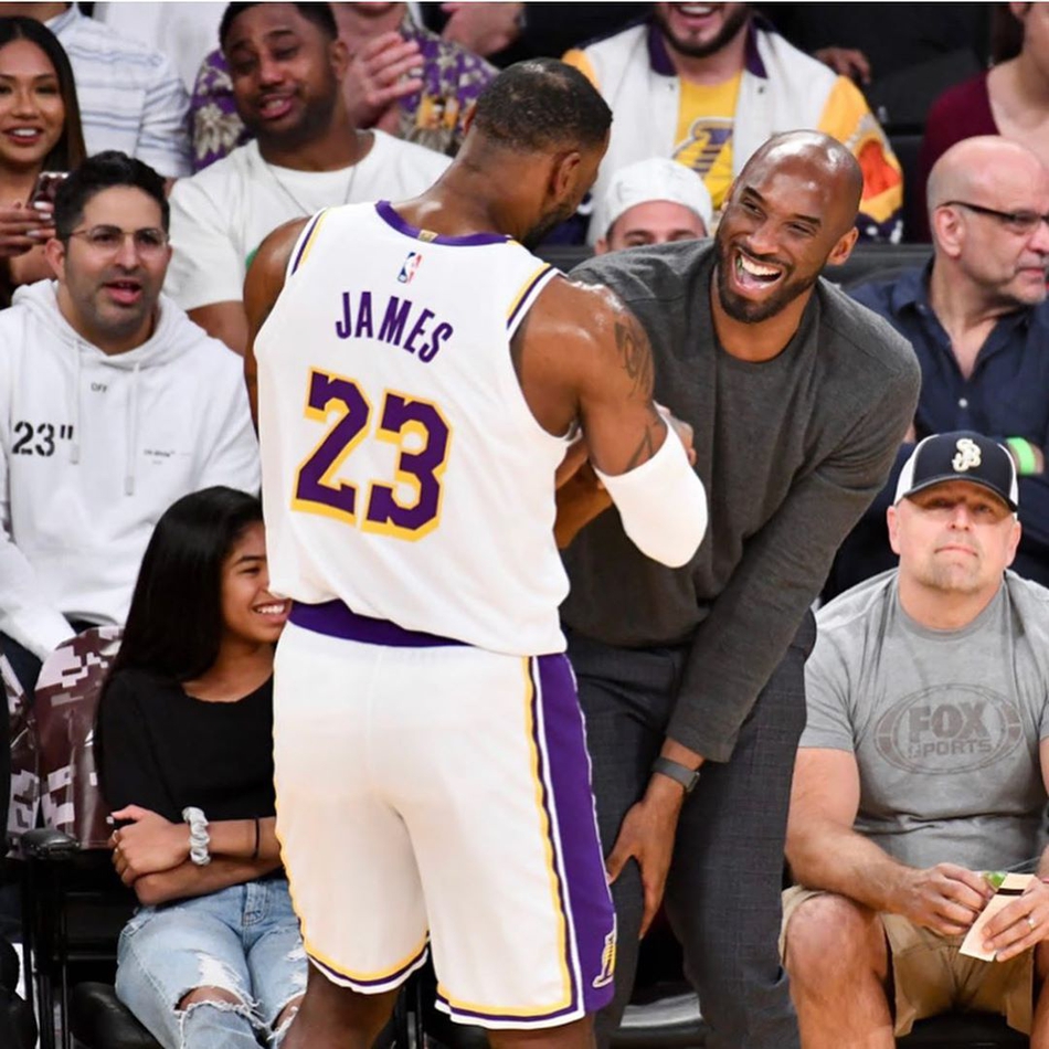 詹姆斯晒曼巴纹身与科比合照