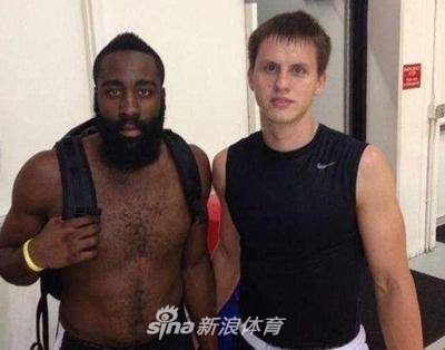 快点拍，我赶时间回非洲