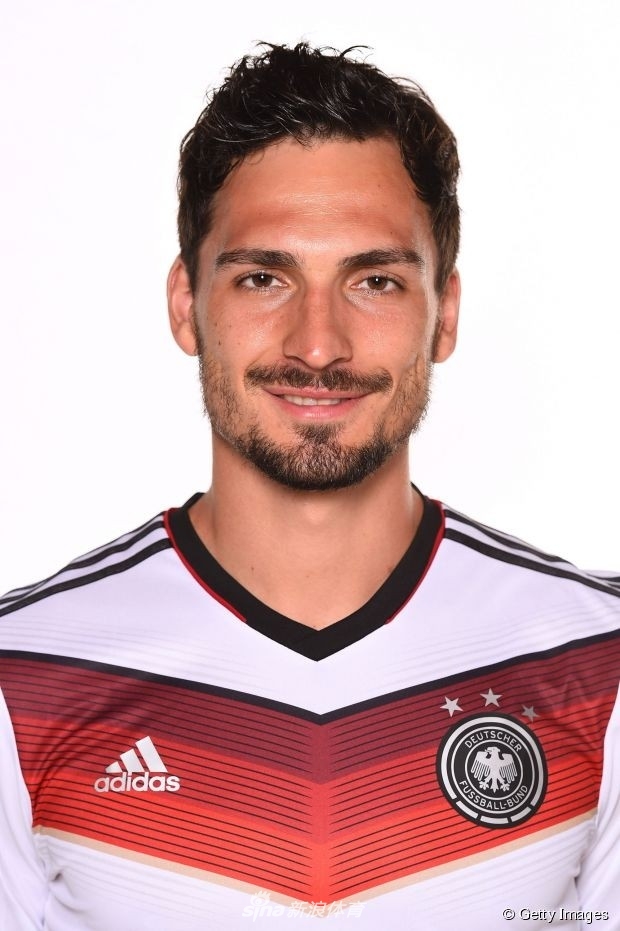 3 / 18 效力于拜仁的29岁德国球星胡梅尔斯,在球场上除了出众的球技