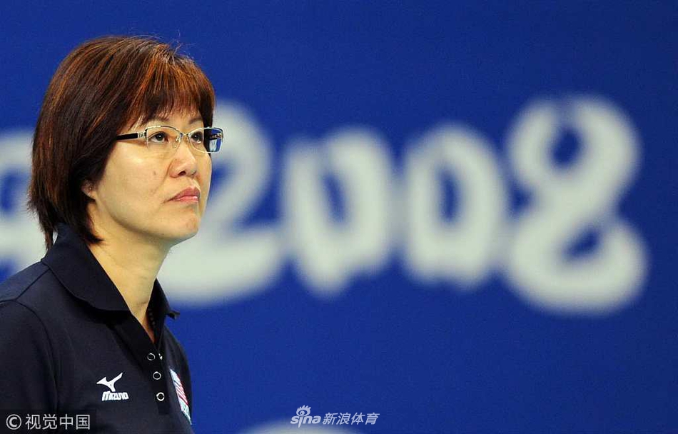 郎平带领美国女排获得北京奥运会亚军