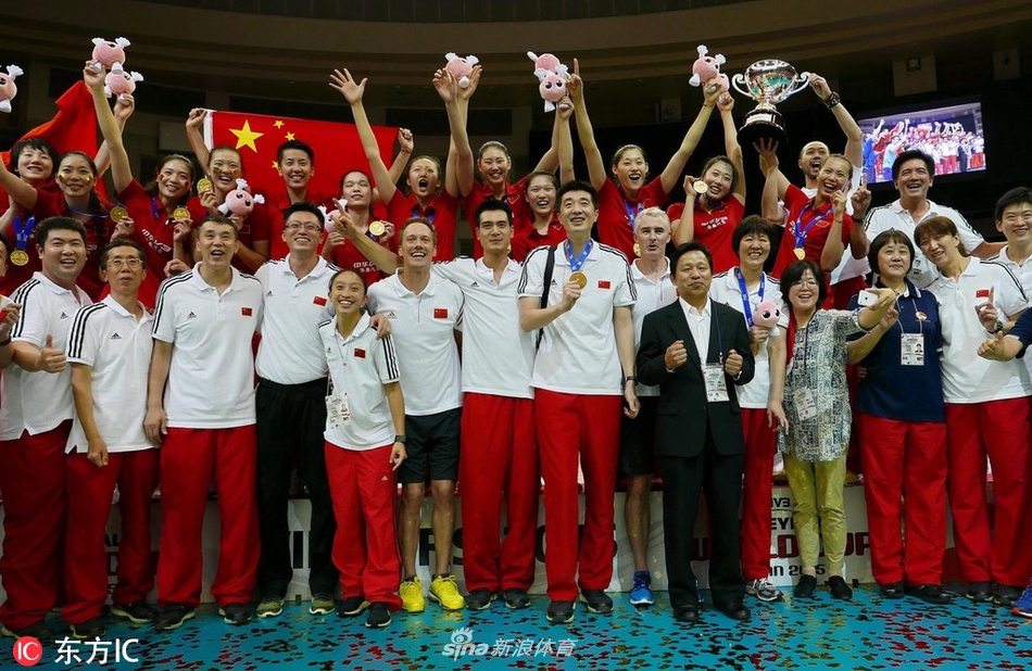 郎平带领中国女排世界杯夺冠