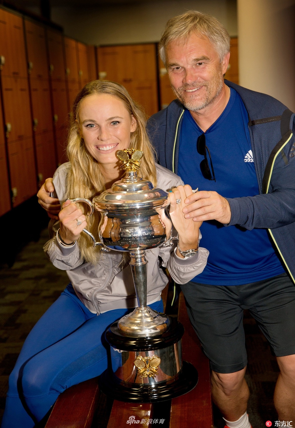 沃兹尼亚奇与大卫-李热吻撒狗粮